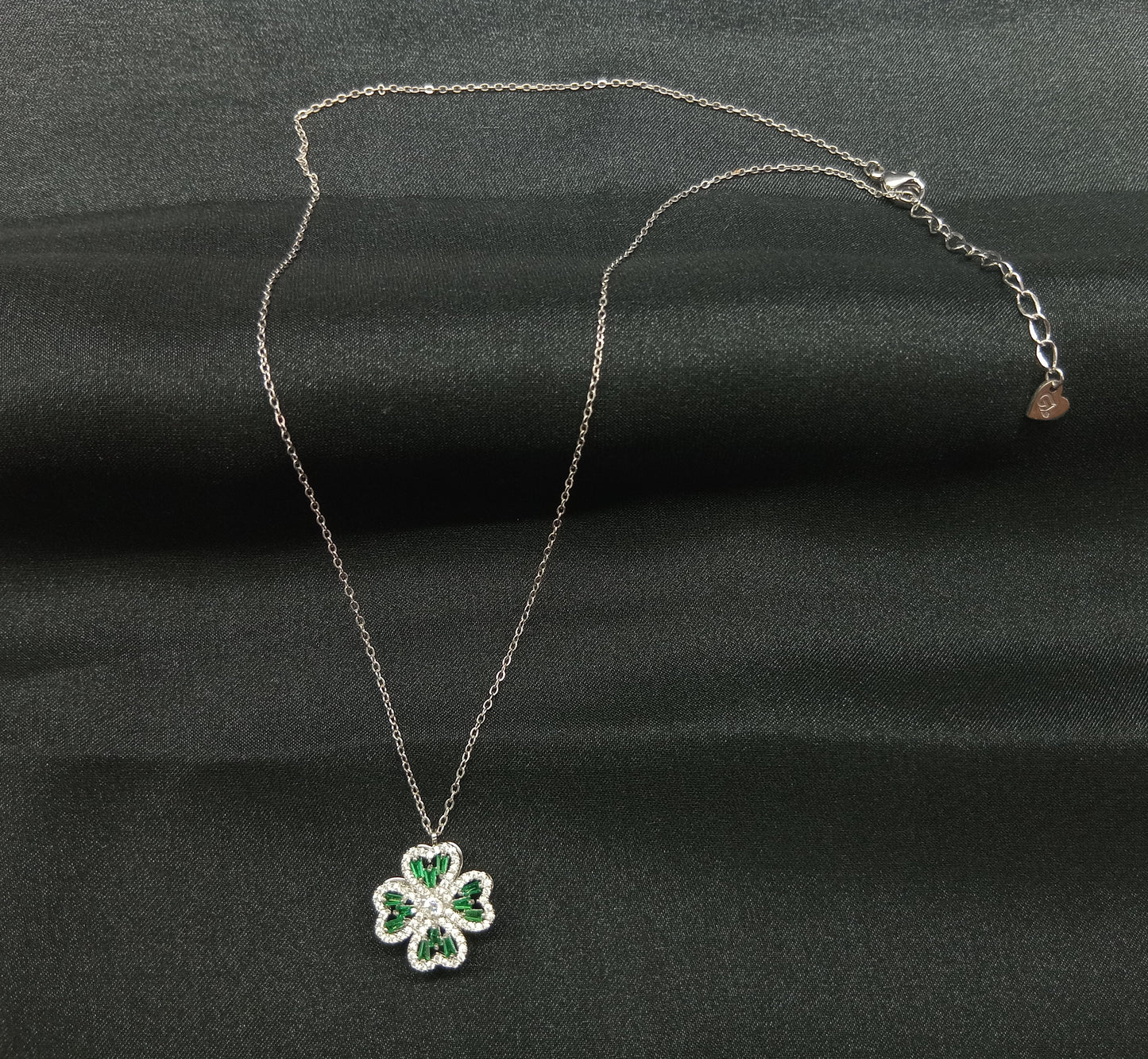Green Flower Shape Pedant Necklace With Glossy Look