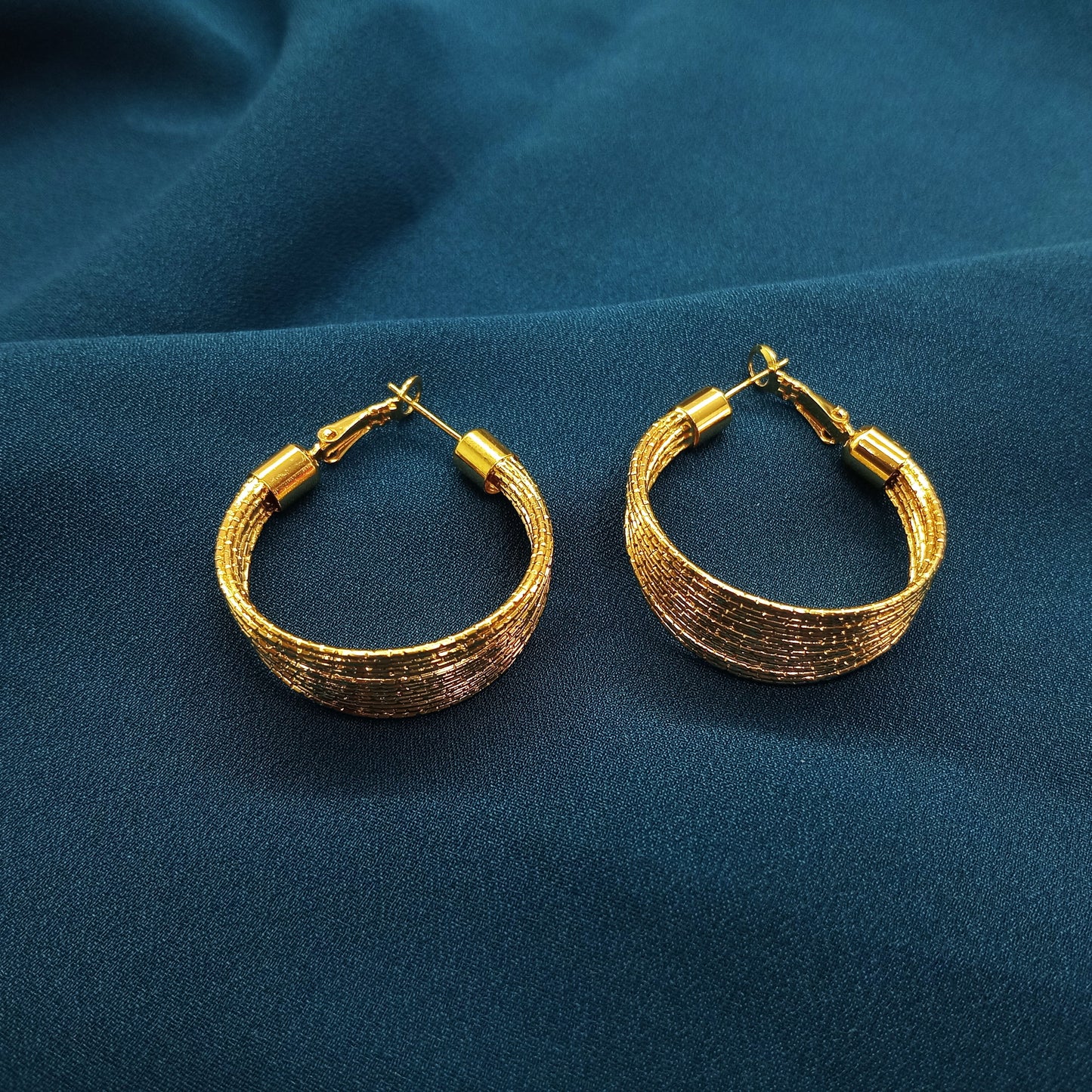 Shinny circle trendy hoops