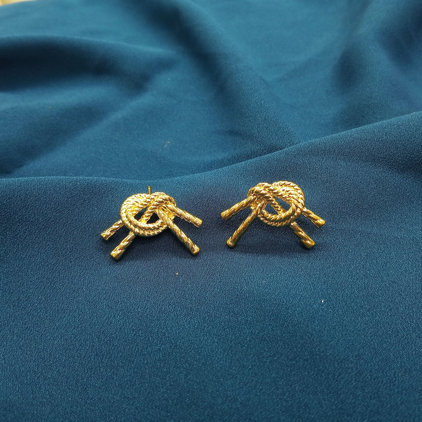 knot stud gold earring