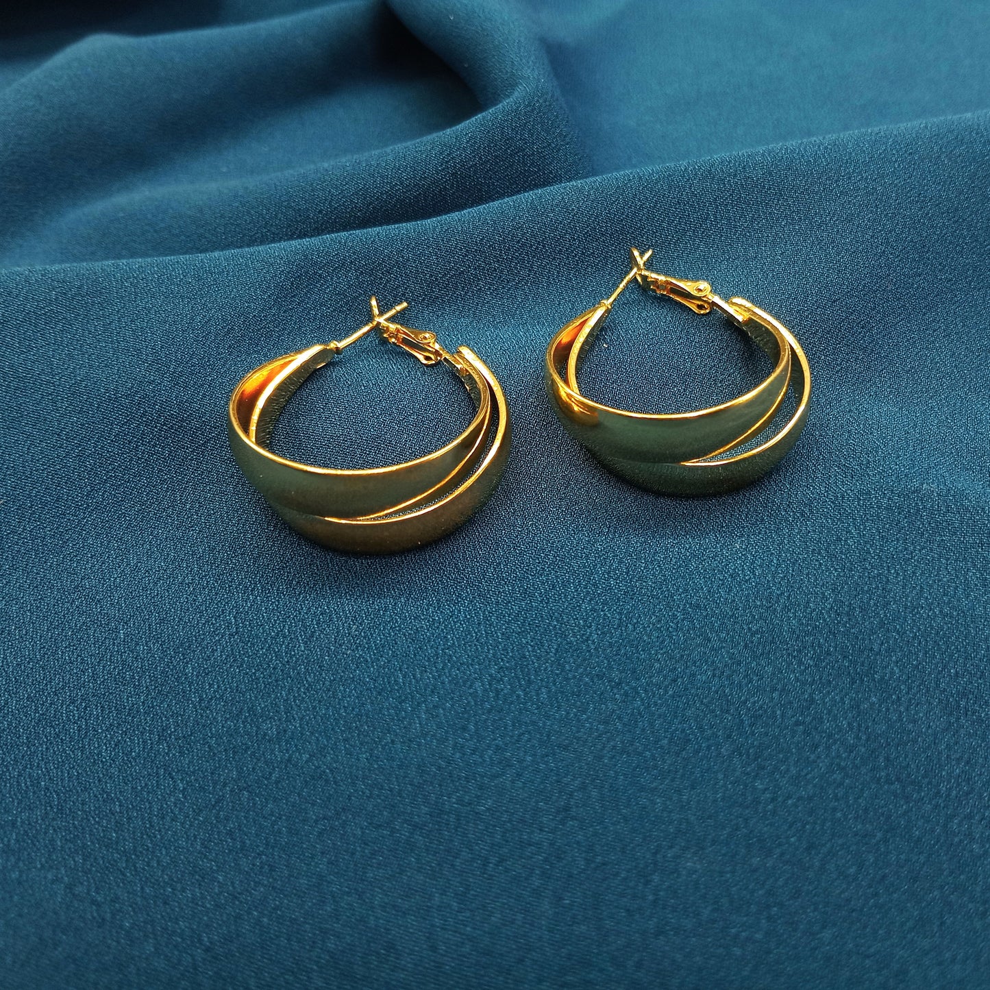 Plain simple gold hoops earring