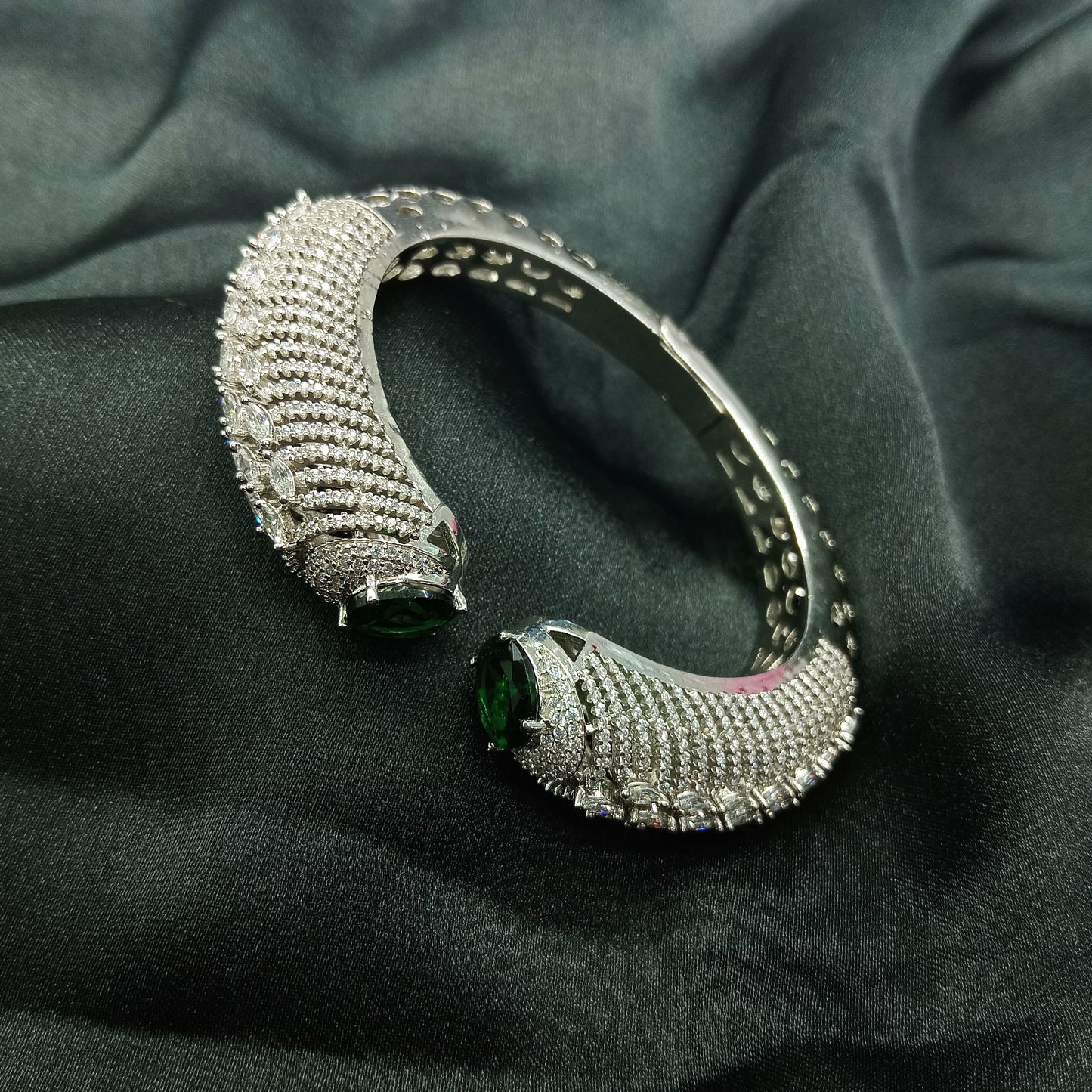 Silver plated unique style with green zirconia diamonds bangles for women
