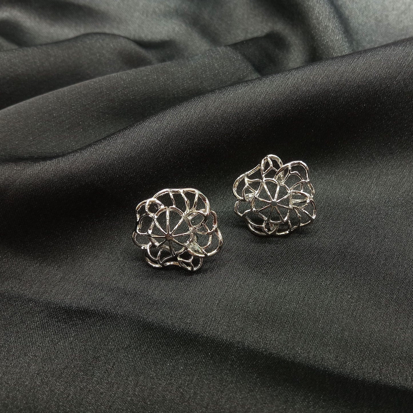 Flower design silver stud earring