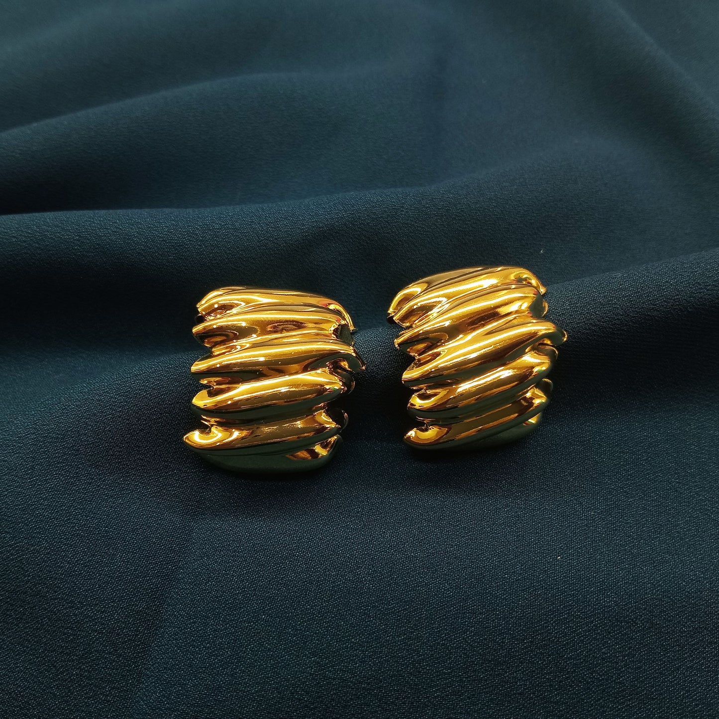 chunky stud with irregular wrinkles