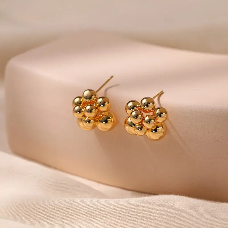 Cute flower design stud earring online