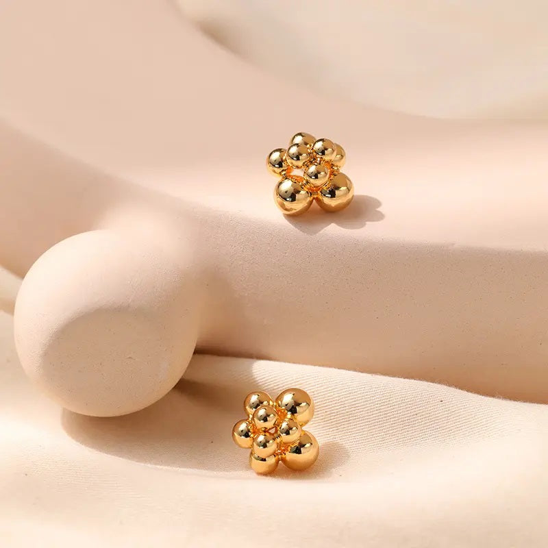 Cute flower design stud earring