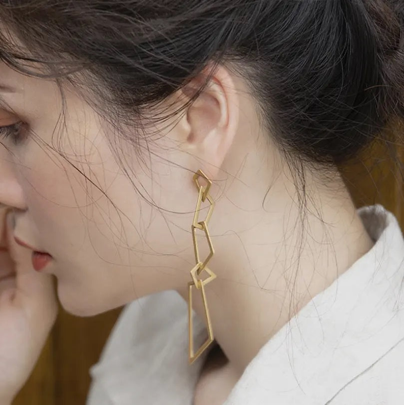 Long hanging chain earring