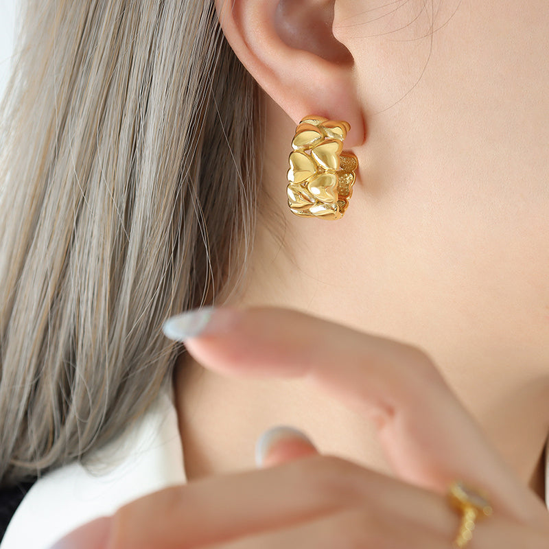 Twist heart funky gold earring