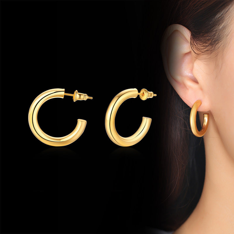 Chunky gold small earring