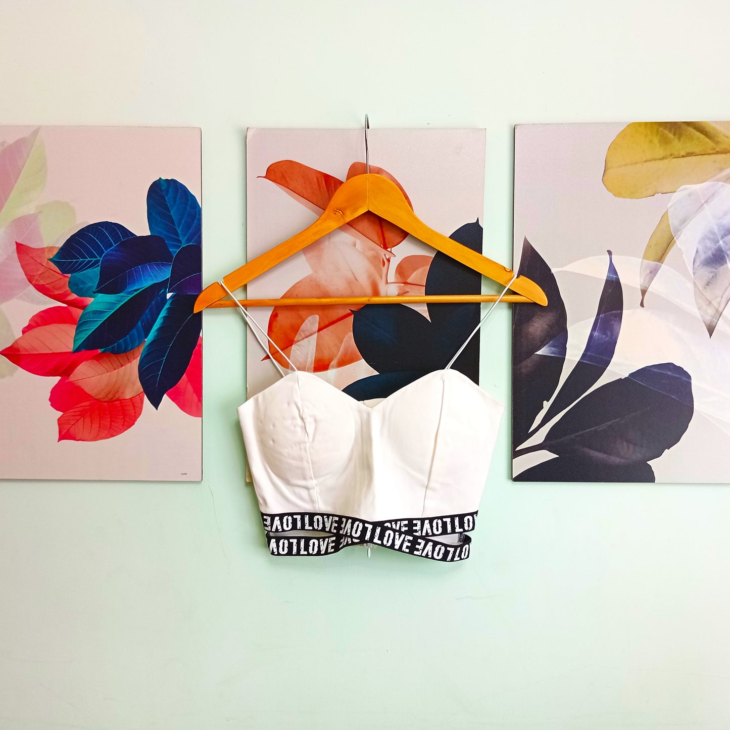 White letter pattern crop top for women's