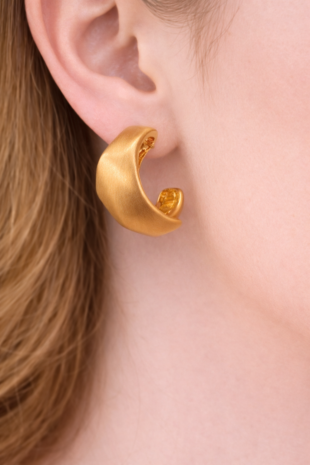 Aura Geometric Matte Hoops
