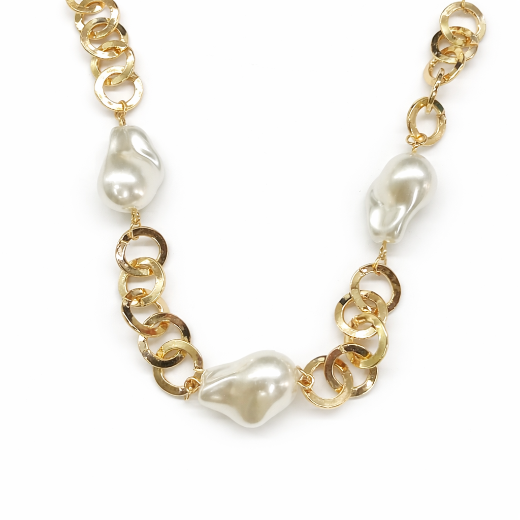 Multiple ring twisted necklace with mother of pearl