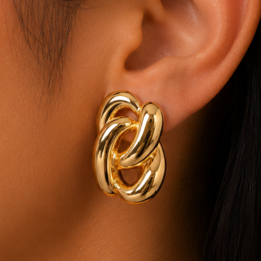 Golden knotted stud earring