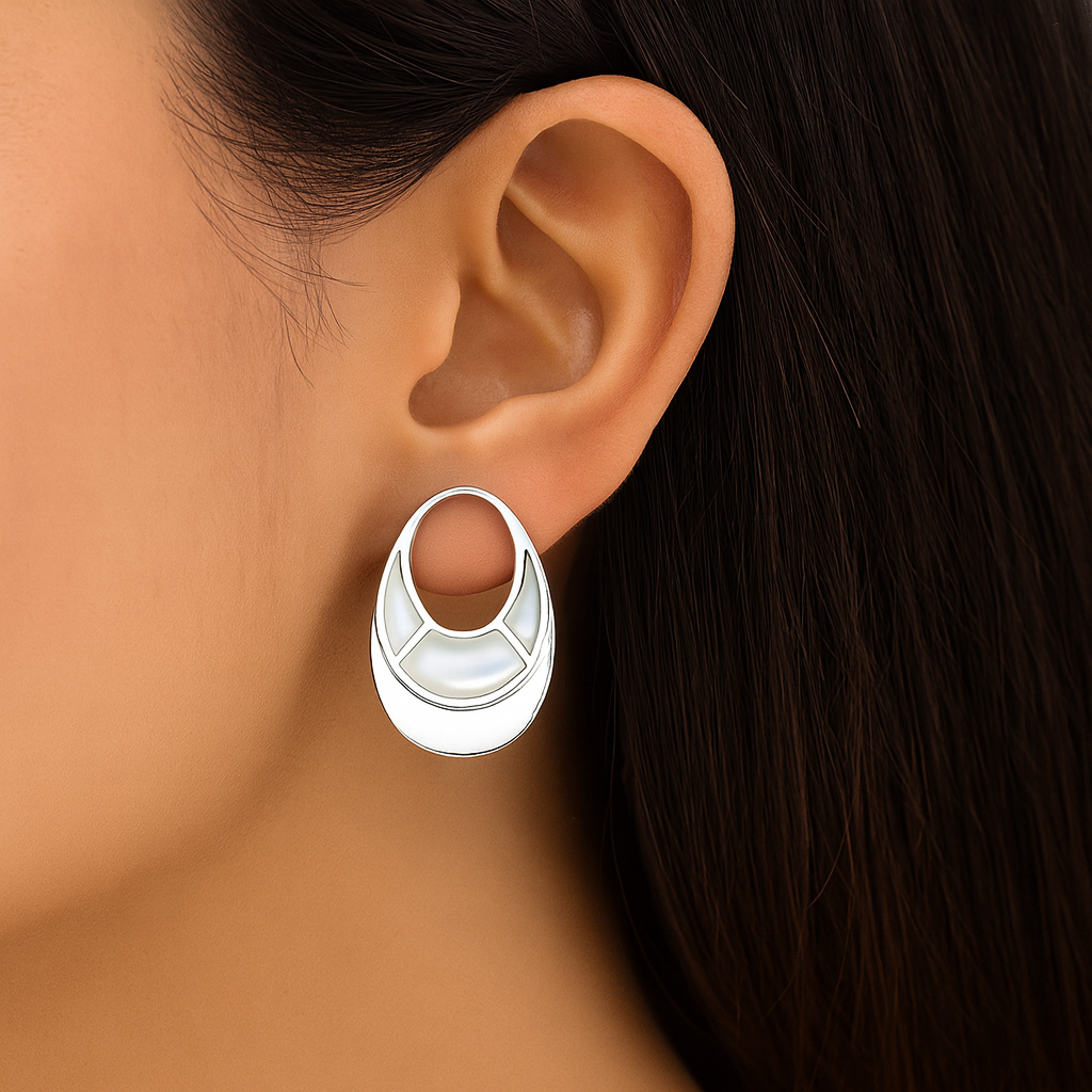 Adorable egg style with mother pearl silver stud earring