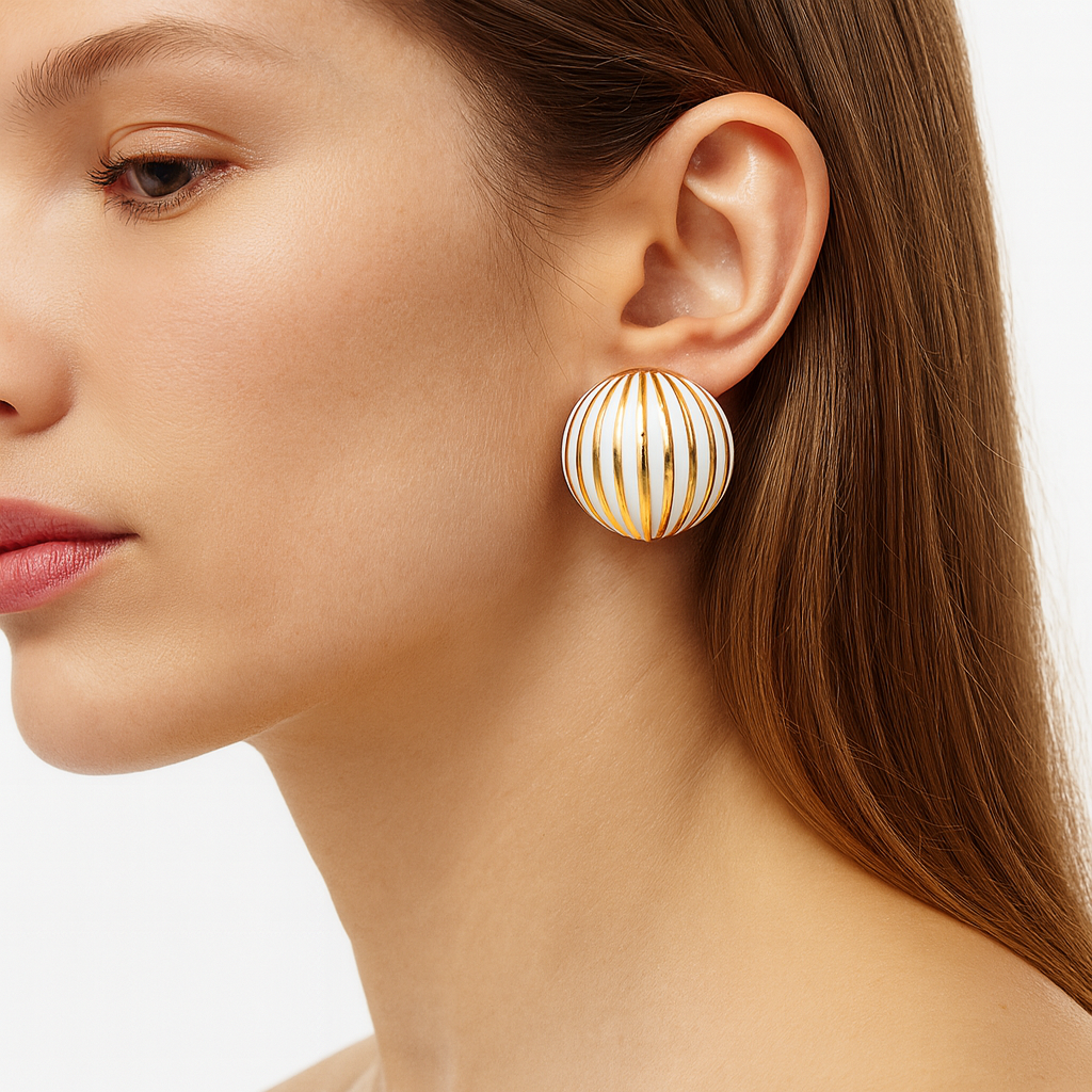 Elegant haft circle white stud earring