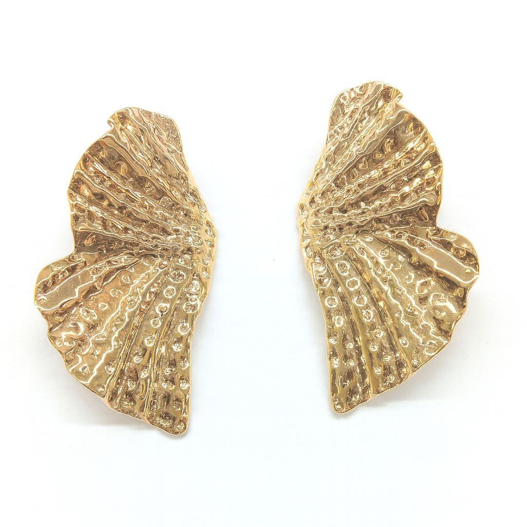 Wings style golden stud earring