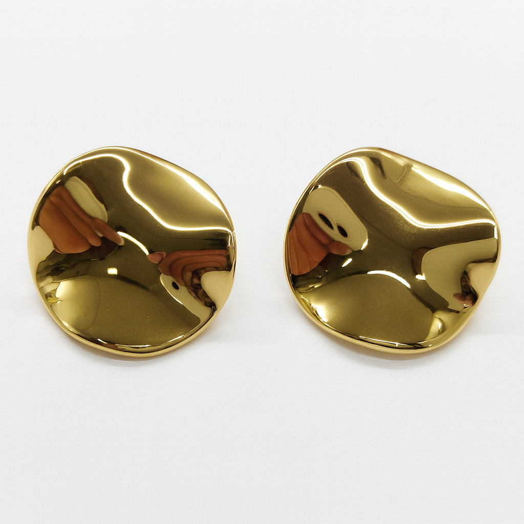 Golden wave style stud earring