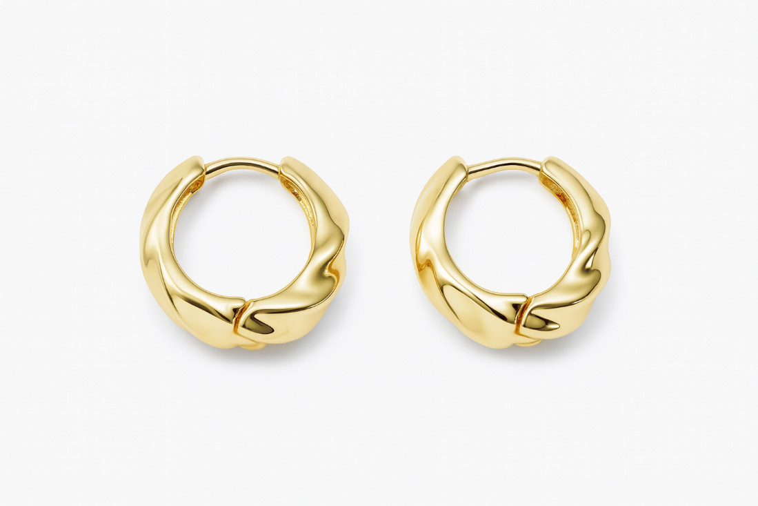 Golden twisted small plug earring
