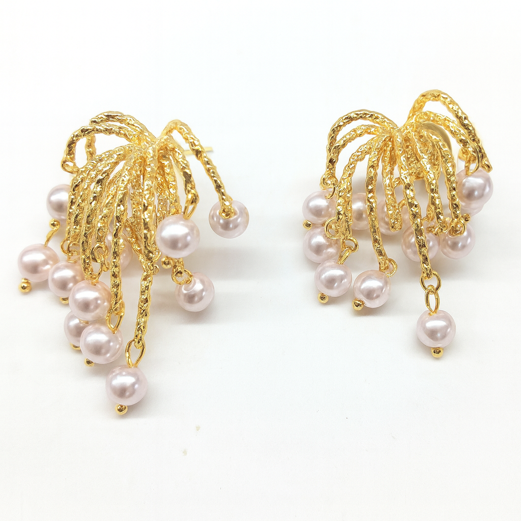 Elegant golden heart pearl drop stud earring