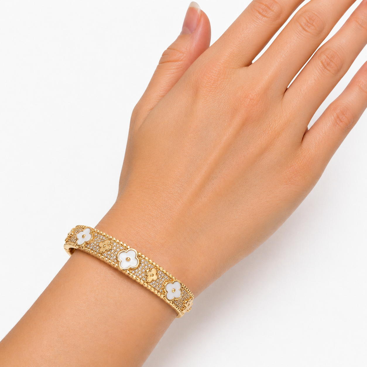 Charming Golden Flower Bracelets For Women
