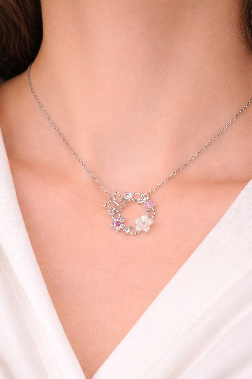 Beautiful Butterfly & Flower Design Pendant Necklace For Women