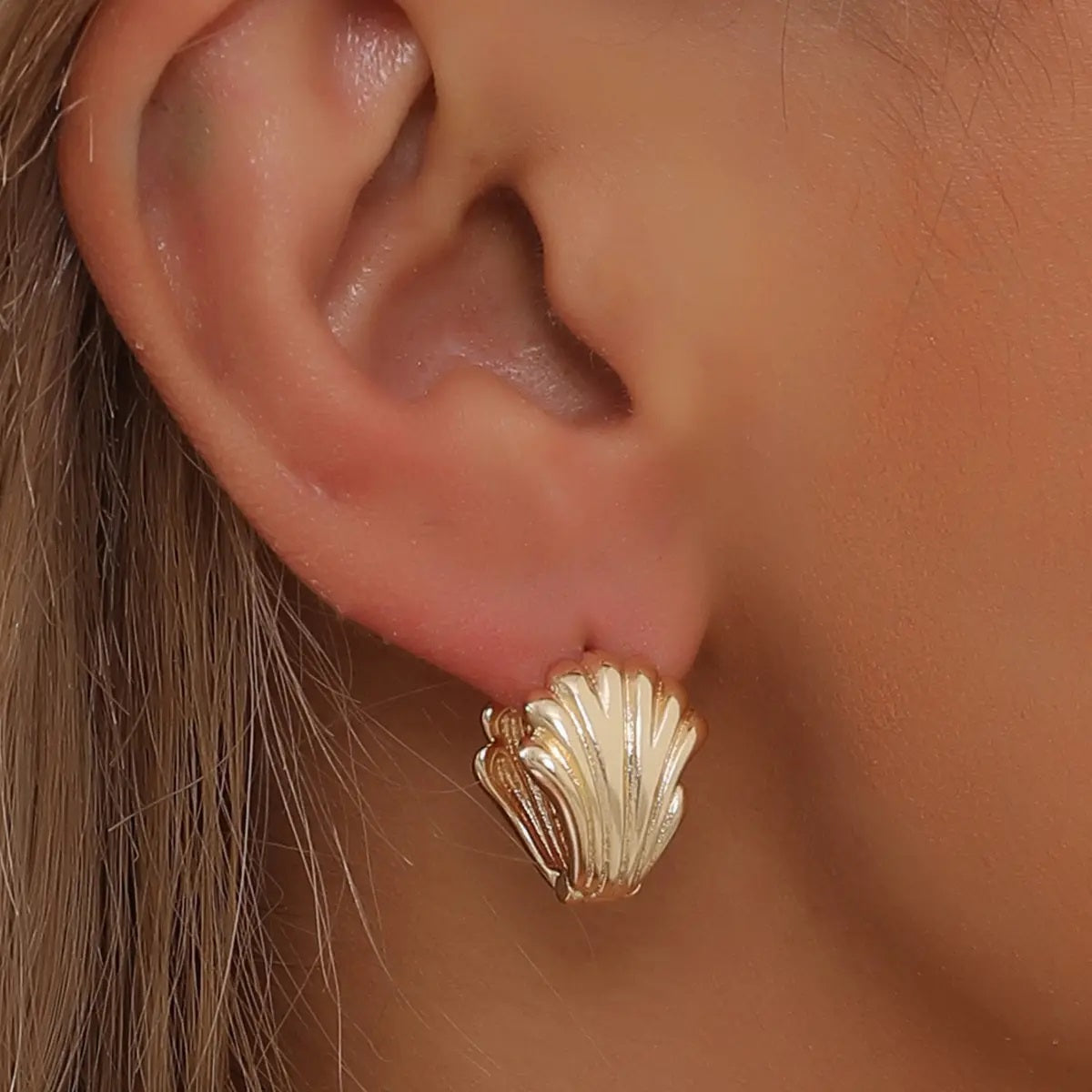 Pretty mini gold hinged hoop earring