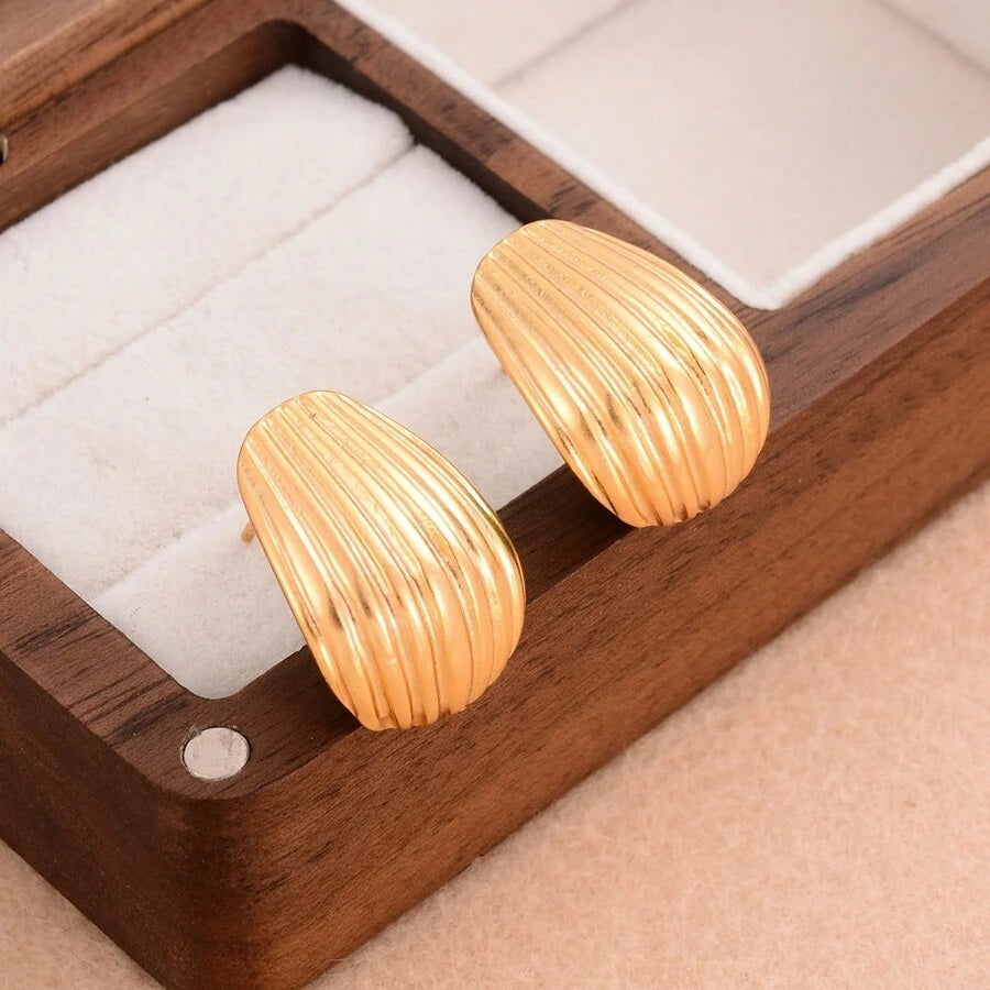 Shell shape gold platted stud earring