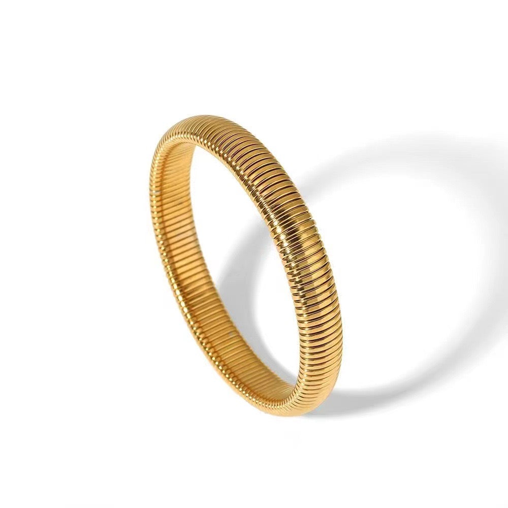 Bendable golden bangle
