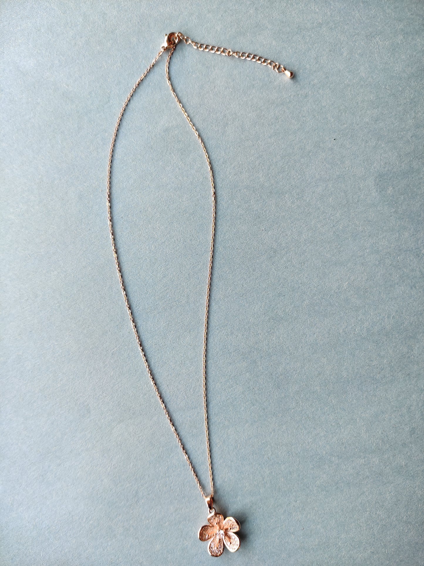 Star flower desing pendant with chain