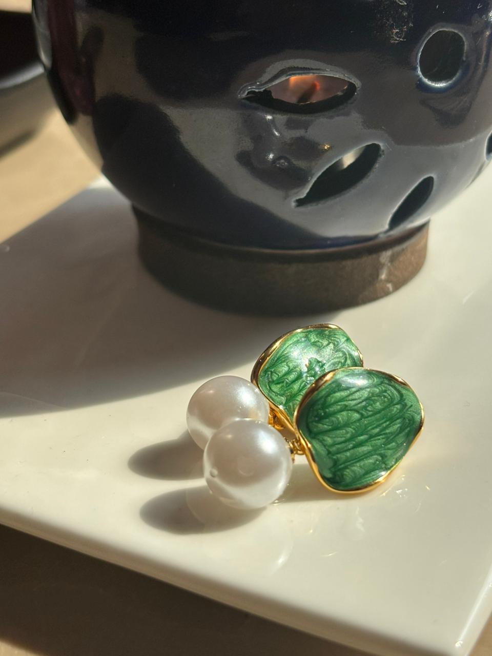 Green Leaf Style With White Pearl Earring