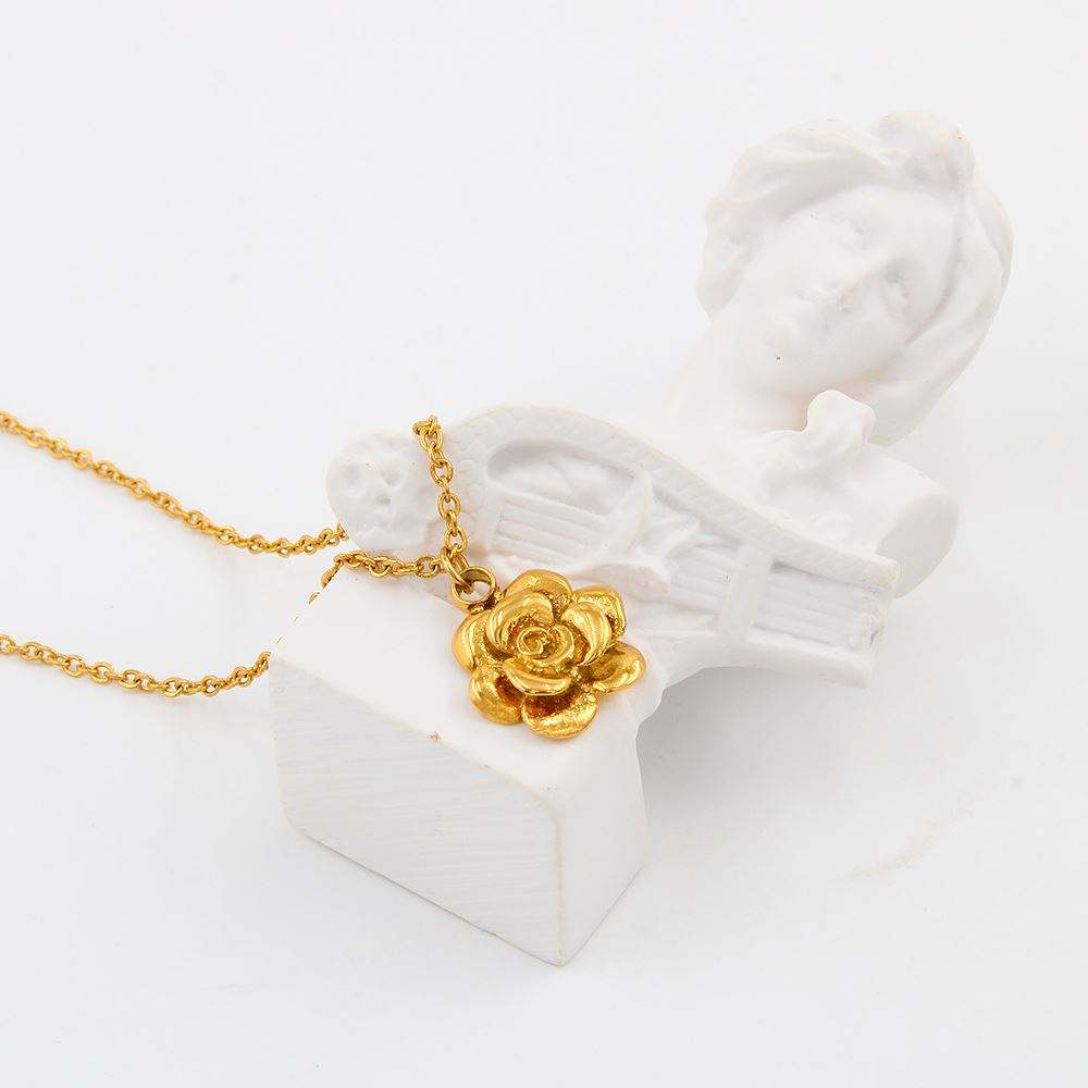 Flower Style Gold Plated Pedant Necklace For Casual Wear
