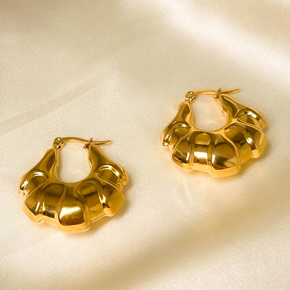 Trendy Luxury Look Wave Style Gold Plated Earring