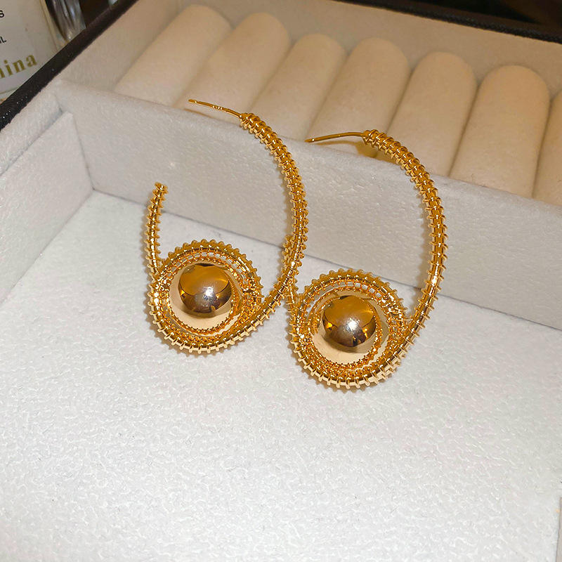 Stylish winding earning with ball