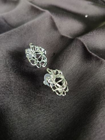 Flower design silver stud earring