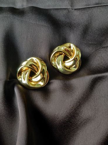 Gold plated vintage style knotted stud