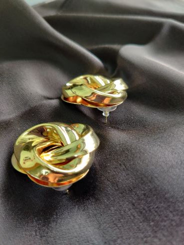 Gold plated vintage style knotted stud