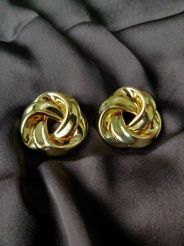 Gold plated vintage style knotted stud
