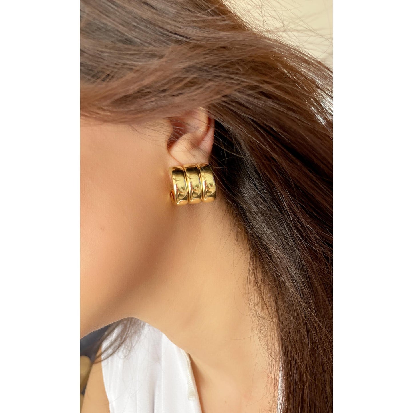 Trio gold stud earring