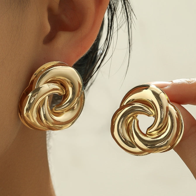 Small circle twisted stud earring