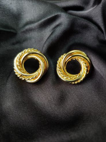 Glossy small circle twisted stud earring