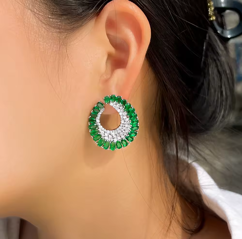 Emerald and white Diamond dangle earrings