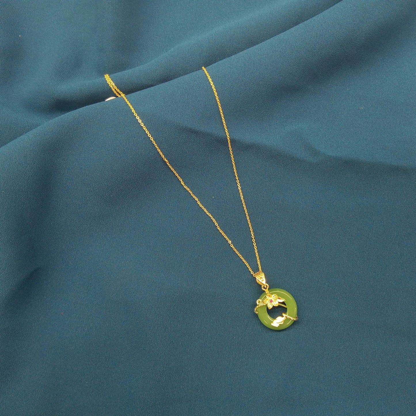 Green Colour Round Shape With Flower Design Pedant With Gold Chain Necklace