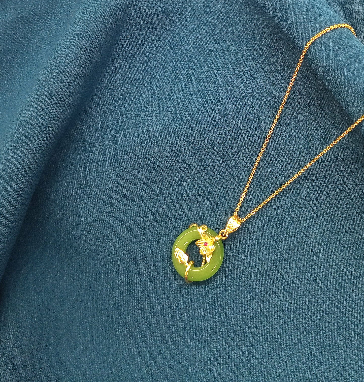 Green Colour Round Shape With Flower Design Pedant With Gold Chain Necklace