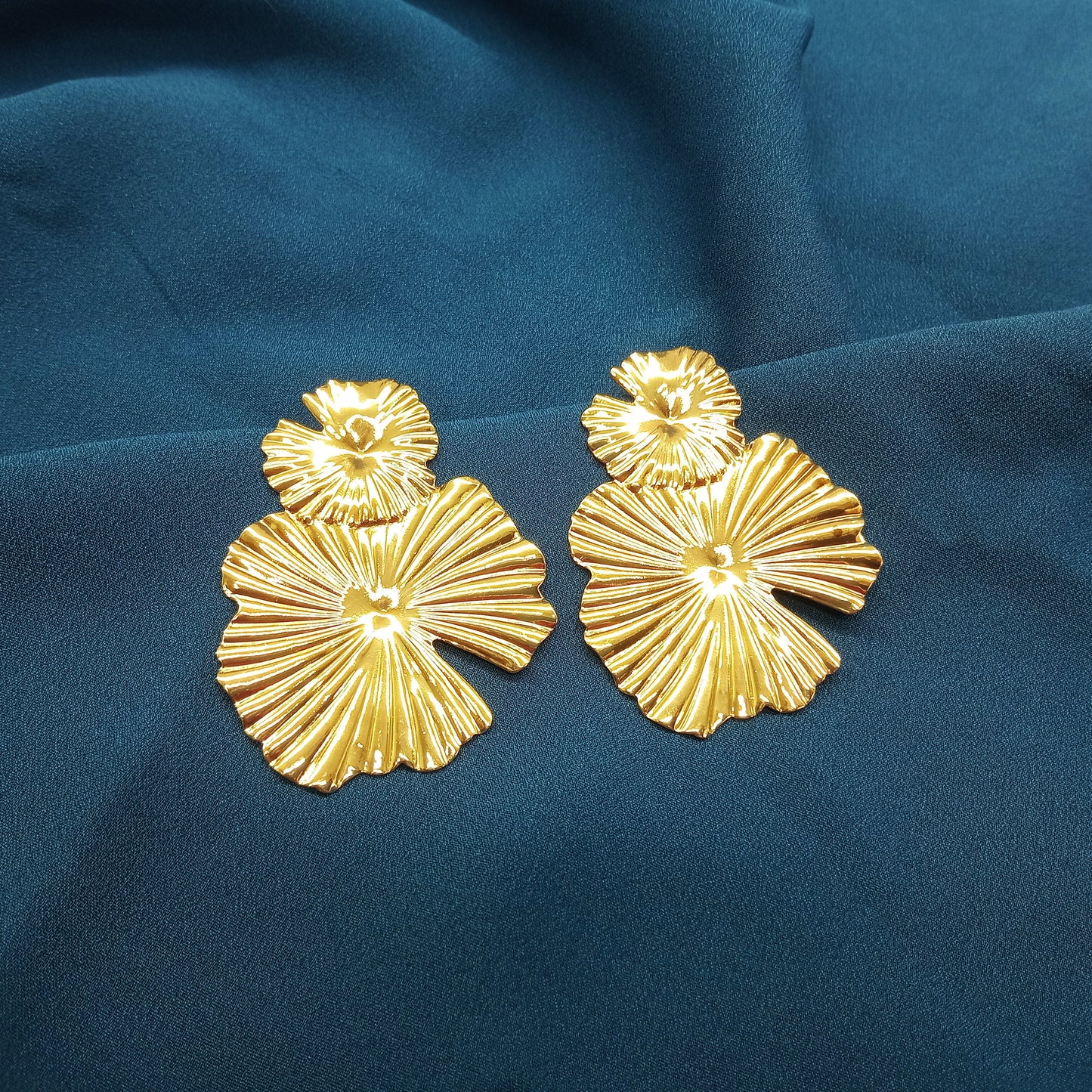 Gold flower drop earring