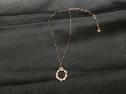 Round Shape Diamond Pedant Necklace With Luxury Look