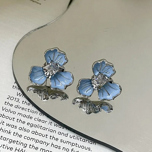 Blue sweet flower stud earring