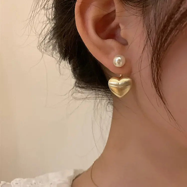 Gold matte finish heart stud earring