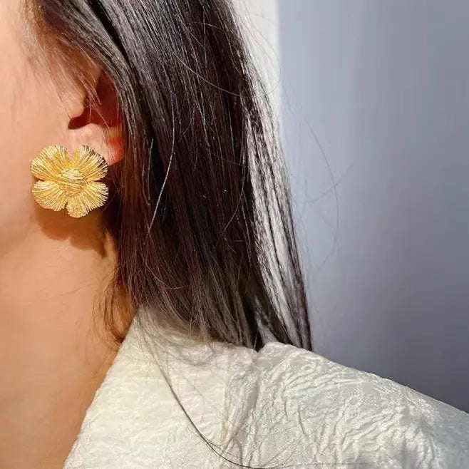 Gold flower matt finish stud earring