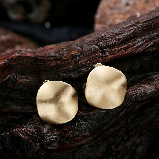 Curved shape gold tone earring