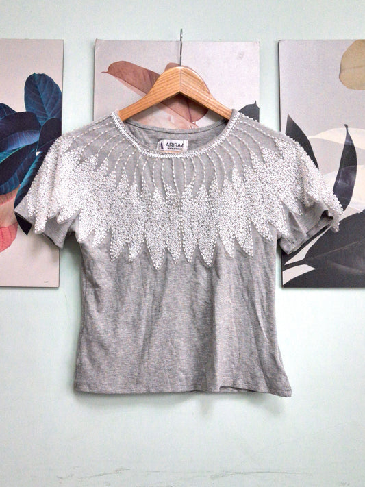 Grey crop top with beautiful print for women