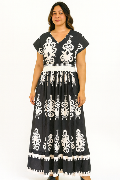 Black And White Long Dress For Causal Look